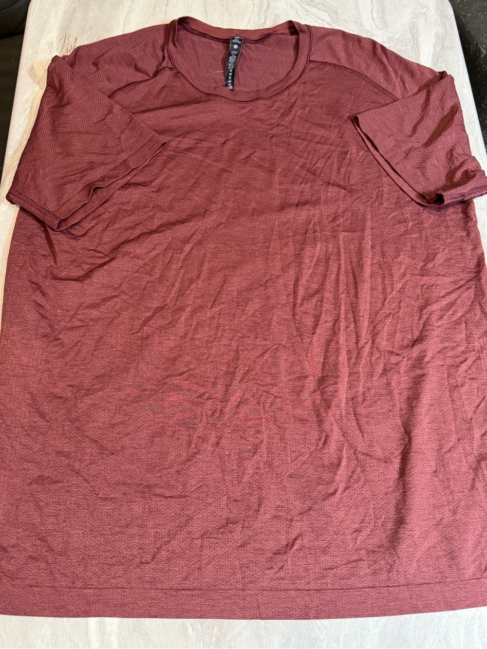 lululemon athletica Men's Crew Neck Short Sleeve Shirt — Deep Wine